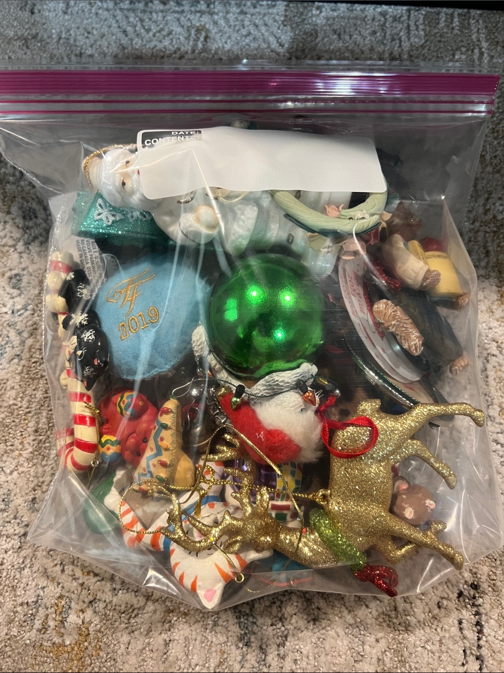 1 gallon bag of Christmas ornaments cats snowman frames etc z93